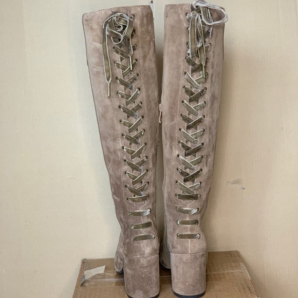 VERY VOLATILE BOOTS - Picture 2 of 4